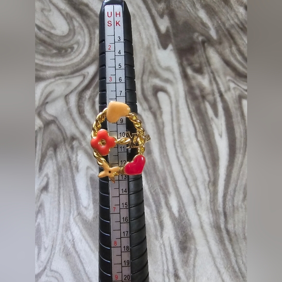 Louis Vuitton Gold Ring - Picture 3 of 6